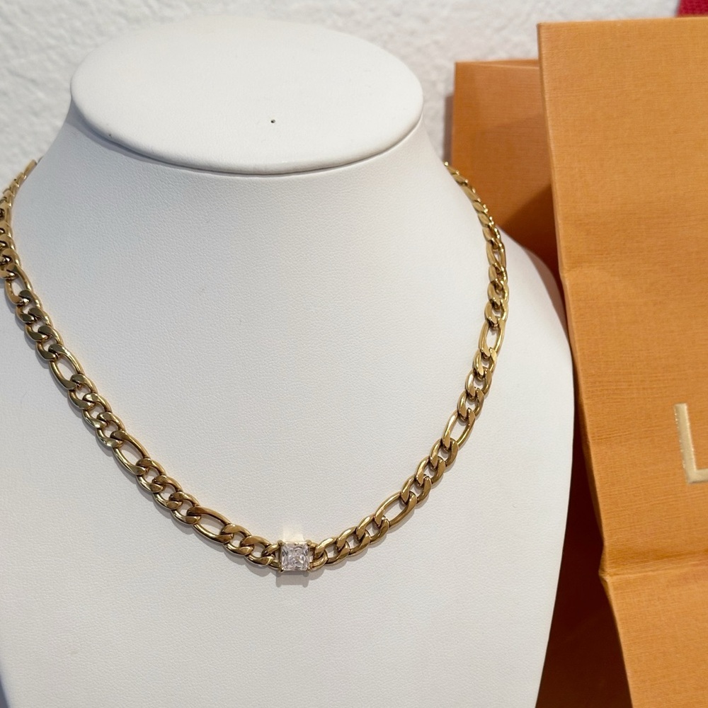 Elegant Gold Chain Necklace with Crystal Accent